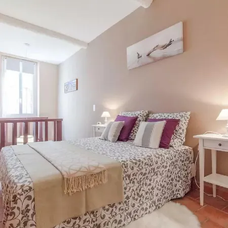 Apartment 2 Bedrooms 2 Bathrooms In Old